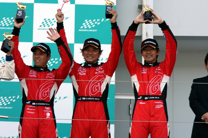 表彰式: ST-Xで優勝した星野一樹／尾本直史／青木孝行組