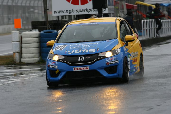 フリー走行: ST-5クラストップタイムは松井猛敏／中島保典／荒聖治組（SPOON FIT3）