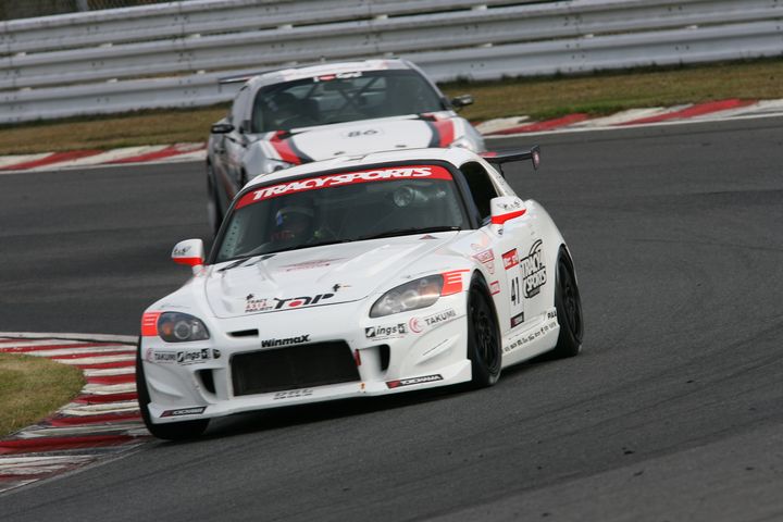 ST-4クラスで3位に入った植松忠雄／藤田竜樹／寺西玲央組（UEMATSU x TRACY SPORTS ings S2000）がチャンピオンの座に着いた