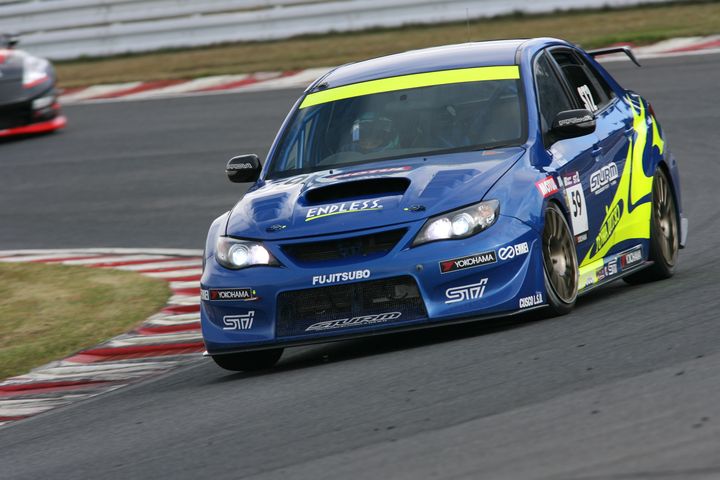 ST-2クラスで優勝してチャンピオンを決めた大澤学／吉田寿博／松田晃司組（STURM・MOTUL・ED インプレッサ）