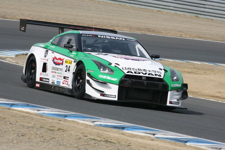 ST-Xクラスポールポジションは藤井誠暢／ガミさん／佐々木大樹組（スリーボンド日産自動車大学校GT-R）