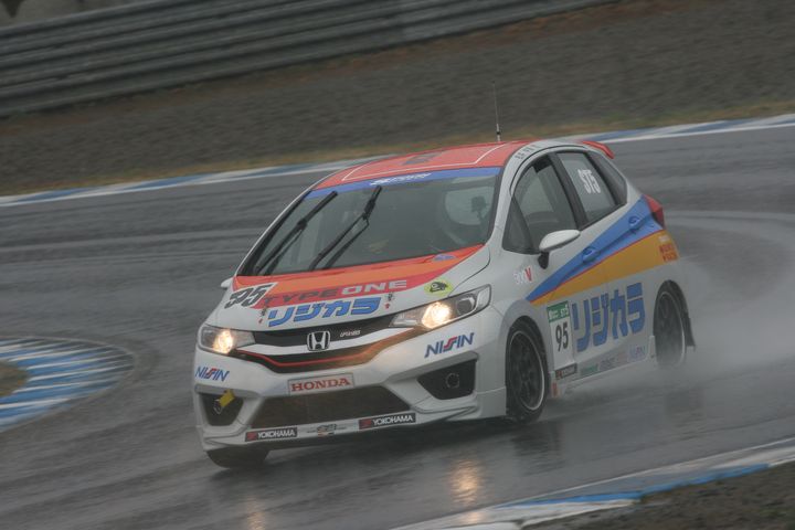 ST-5クラス優勝は松井猛敏／中島保典／荒聖治組（リジカラFIT3）