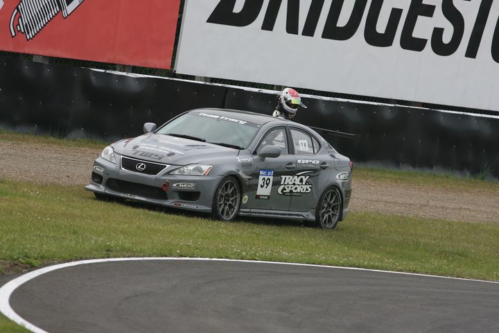 フリー走行: ST-3クラスの佐藤晋也／神子島みか／川口正敬組（TRACY SPORTS TWS C-WEST IS 350）はコース上でストップ