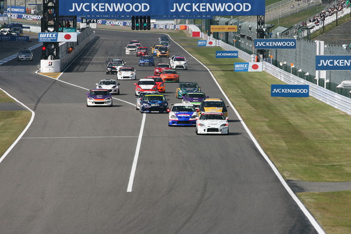 140分間の決勝レースがスタートした