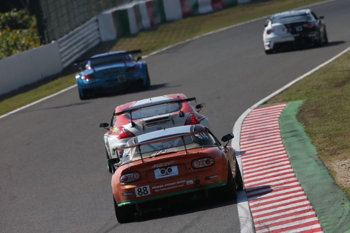 STEL占有走行2回目: 村上博幸／脇谷猛／トミさん組（ST-4: 村上モータースACRE & Moty's マツダロードスター）