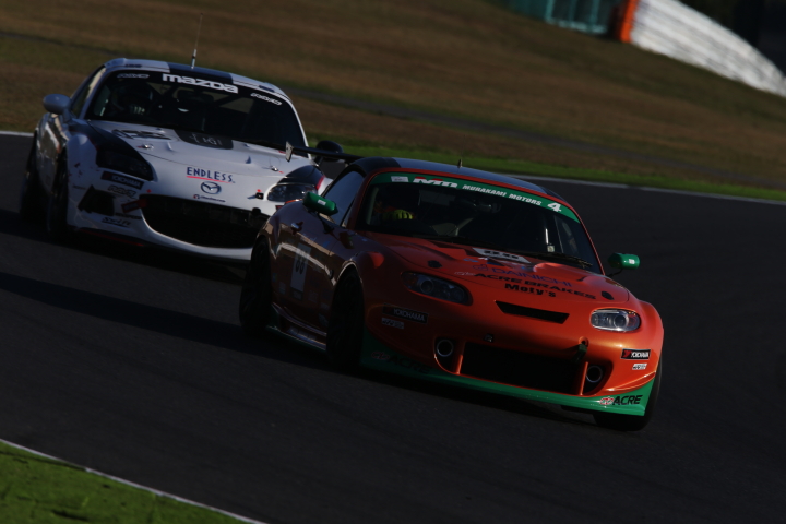 STEL占有走行3回目: 村上博幸／脇谷猛／トミさん組（ST-4: 村上モータースACRE & Moty's マツダロードスター）