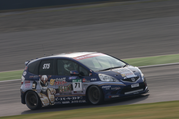 グループ2フリー走行: 西畑正樹／馬場和三郎／國枝惣一郎組（ST-5: ピースMS制動屋SPM乱人FIT RS）