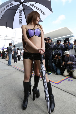 ピットウォーク: レースクイーン