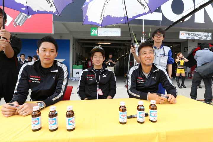 ピットウォーク: レースクイーン