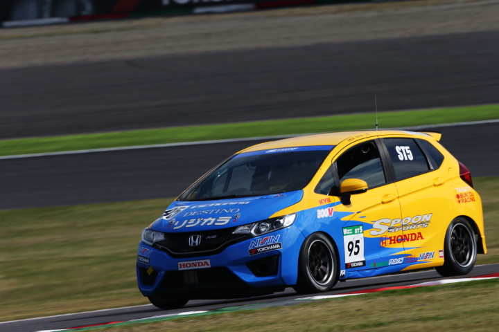 グループ2決勝レース: 松井猛敏／中島保典／荒聖治組（ST-5: SPOON FIT3）