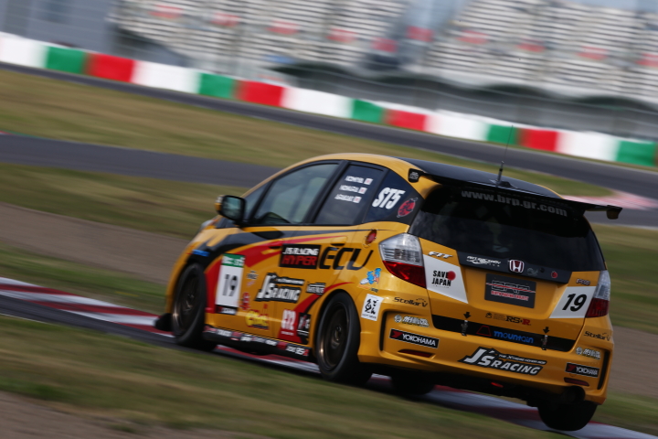 グループ2決勝レース: 古宮正信／野村浩史／新垣元組（ST-5: BRP★J'S RACING フィット2）