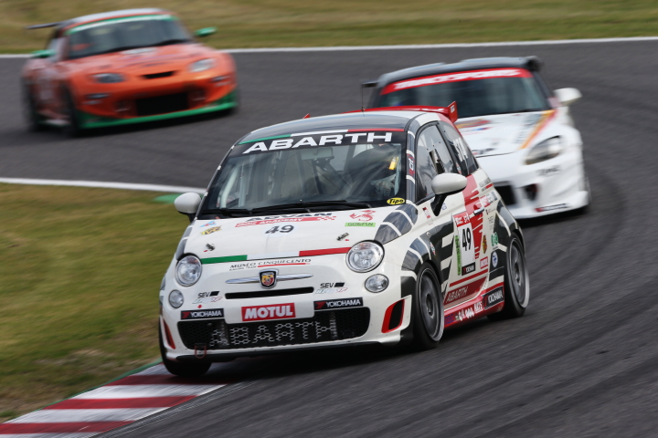 グループ2決勝レース: 大賀裕介／蘇武喜和組（ST-4: ABARTH 695 ASSETTO CORSE）