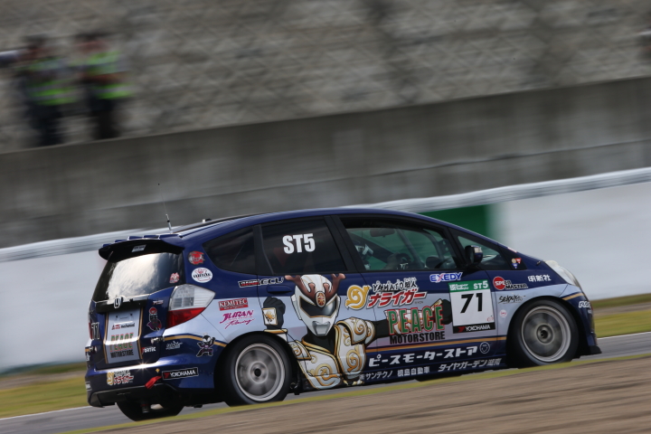 グループ2決勝レース: 西畑正樹／馬場和三郎／國枝惣一郎組（ST-5: ピースMS制動屋SPM乱人FIT RS）