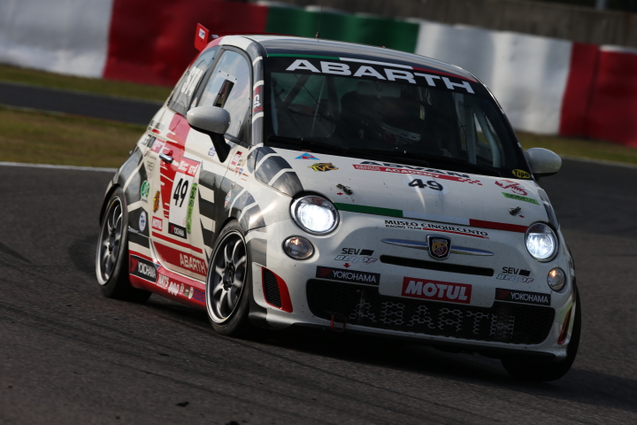 グループ2決勝レース: 大賀裕介／蘇武喜和組（ST-4: ABARTH 695 ASSETTO CORSE）