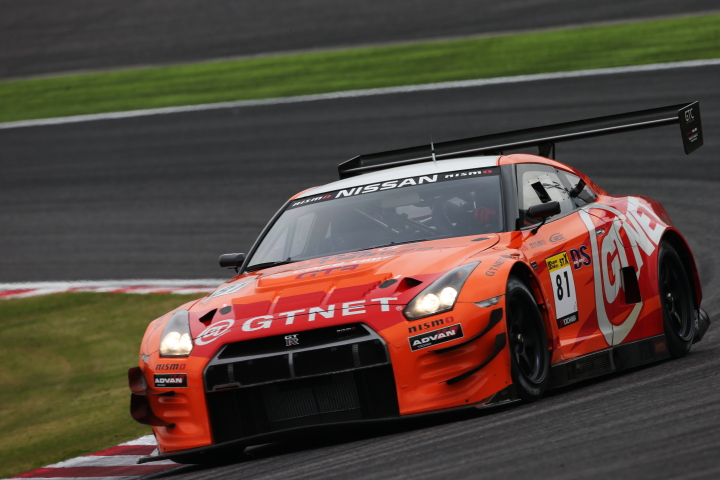 グループ1決勝レース: 星野一樹／尾本直史／青木孝行組（ST-X: GTNET ADVAN NISSAN GT-R）
