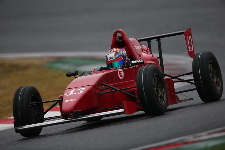 ポールポジションは坂口夏月（テイクファースト10V）