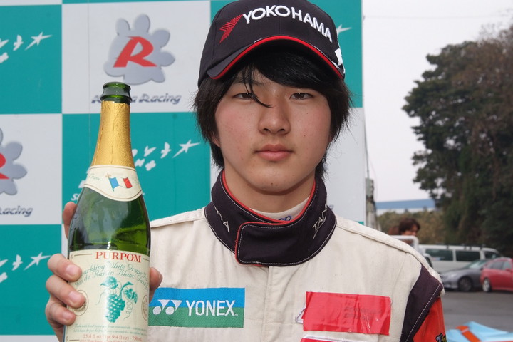 優勝した坂口夏月（テイクファースト）