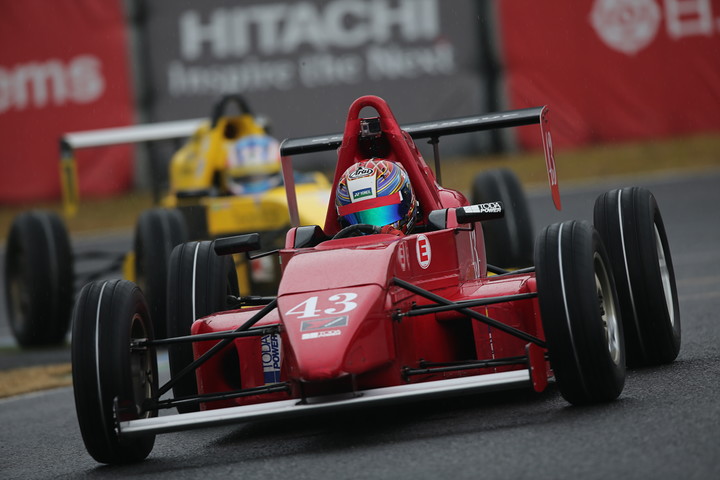 スタートでトップに立った坂口夏月（テイクファースト）