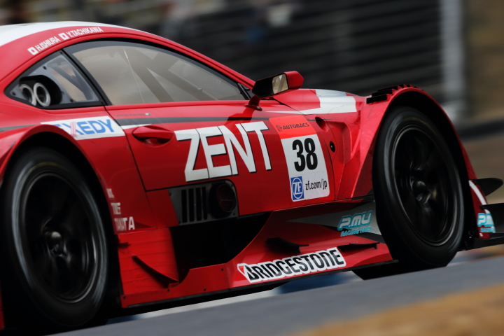 岡山ファン感謝デー公式テスト1回目: 立川祐路／石浦宏明組（ZENT CERUMO RC F）