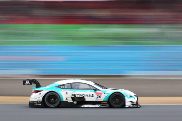 岡山ファン感謝デー公式テスト3回目: 伊藤大輔／ジェームス･ロシター組（PETRONAS TOM'S RC F）