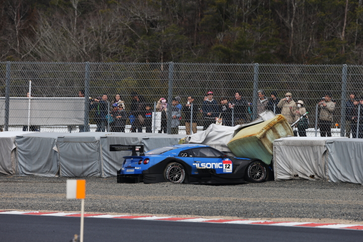 岡山ファン感謝デー公式テスト3回目: クラッシュした安田裕信（カルソニックIMPUL GT-R）