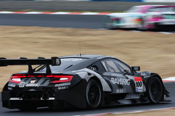 岡山ファン感謝デー公式テスト3回目: 山本尚貴／伊沢拓也組（RAYBRIG NSX CONCEPT-GT）