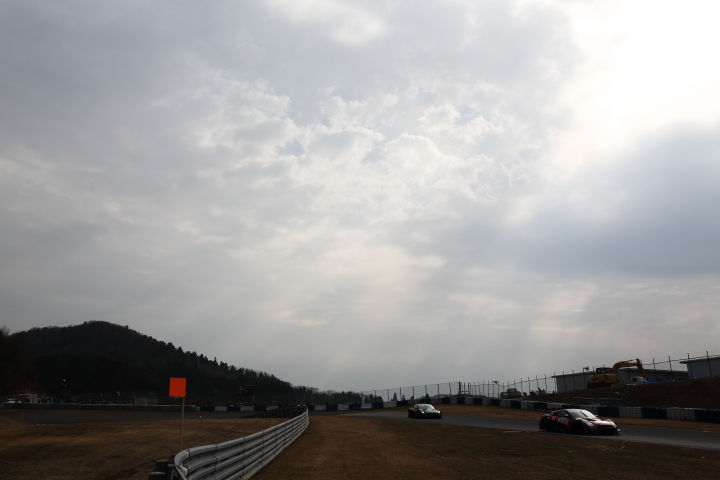 岡山ファン感謝デー公式テスト4回目: 松田次生／ロニー･クインタレッリ組（MOTUL AUTECH GT-R）