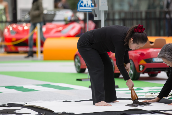 キッズプロジェクト＆2014シリーズ表彰式: 金澤翔子さんによる揮毫