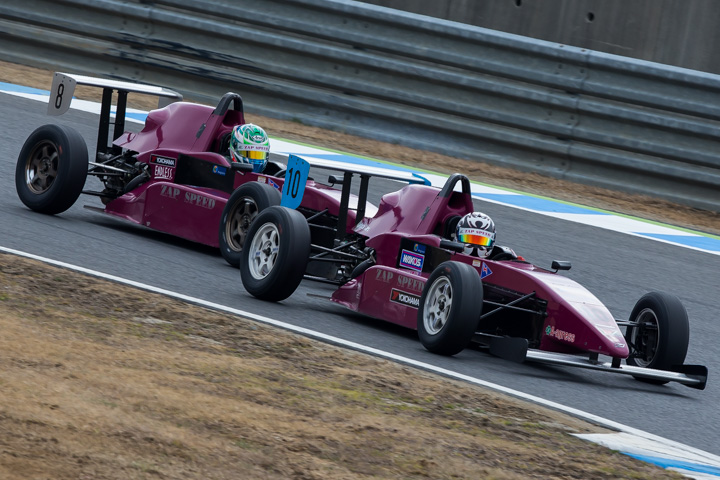 終盤、山浦聖人と飯島郁陽の3位表彰台をかけたZAP同士の争い