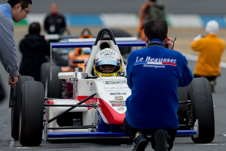 ポールポジションのグリッドでスタートを待つ川合孝汰（ル・ボーセフォーミュラアカデミーPFC）