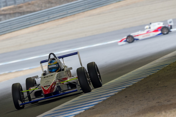 8周目の5コーナーでは2位の川合孝汰がスピン