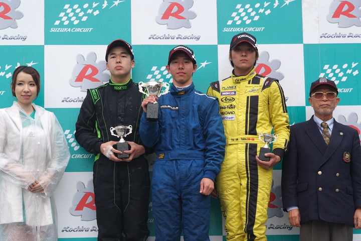 表彰式: 優勝八巻渉（中央）、2位平木玲次（左）、3位平優弥（右）