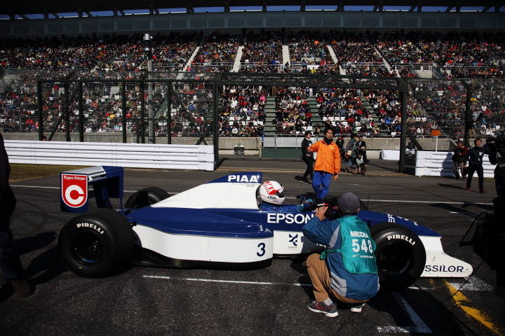 ファン感謝デー: ティレル019に乗り込んだ中嶋悟