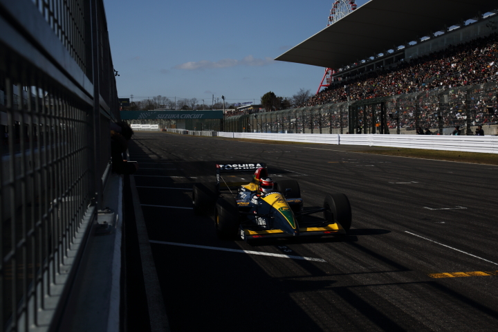 ファン感謝デー: 鈴木亜久里とラルースLC90