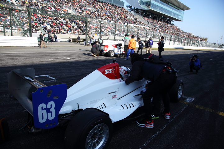 ファン感謝デー: 恒例の星野一義vs中嶋悟、永遠のライバル対決が行われた