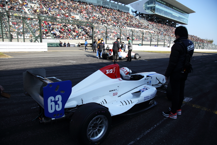 ファン感謝デー: 恒例の星野一義vs中嶋悟、永遠のライバル対決が行われた