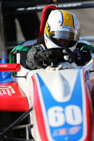 ファン感謝デー: FCJマシンに乗り込んだ星野一義