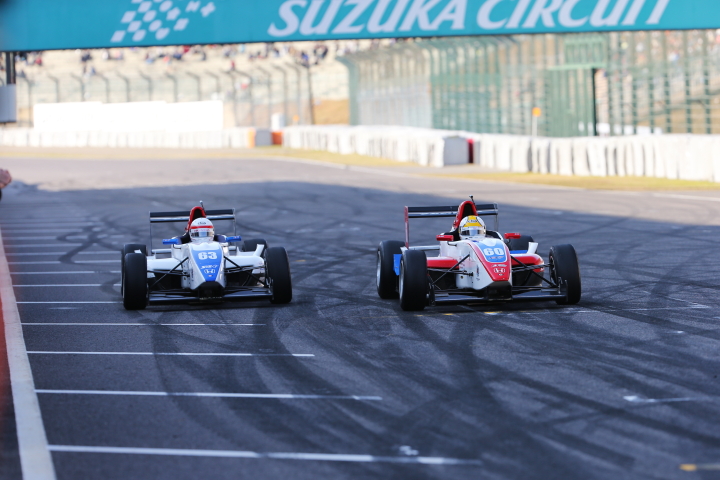 ファン感謝デー: ストレートを並走する中嶋悟と星野一義