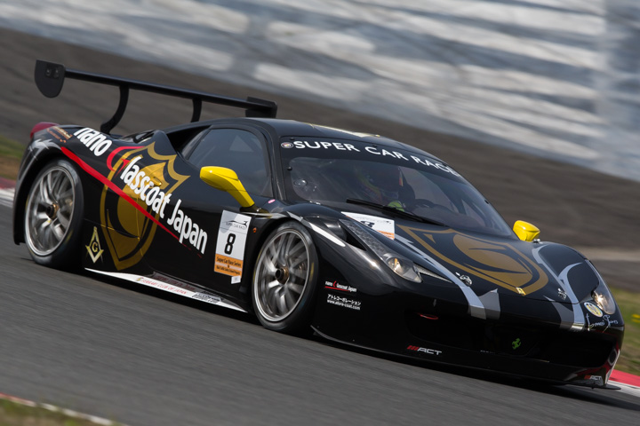 Bドライバー公式予選: カテゴリーⅡ2位の山崎学（nano glass 458 EVO）