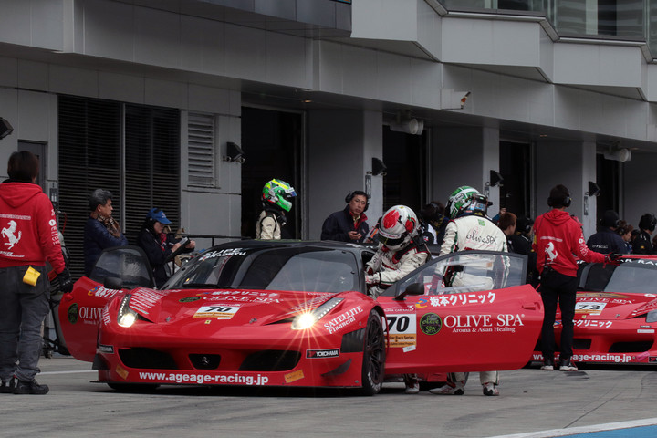 2位でピットインした佐々木孝太からNAORYUUに交替