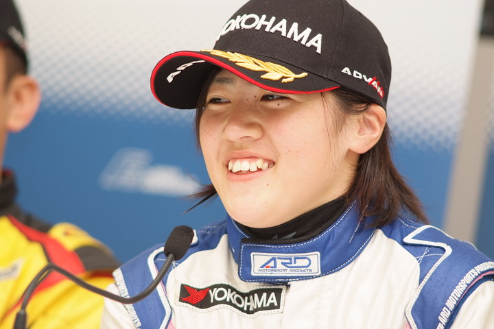 決勝記者会見: Nクラス決勝2位の三浦愛（EXEDY RACING F307）