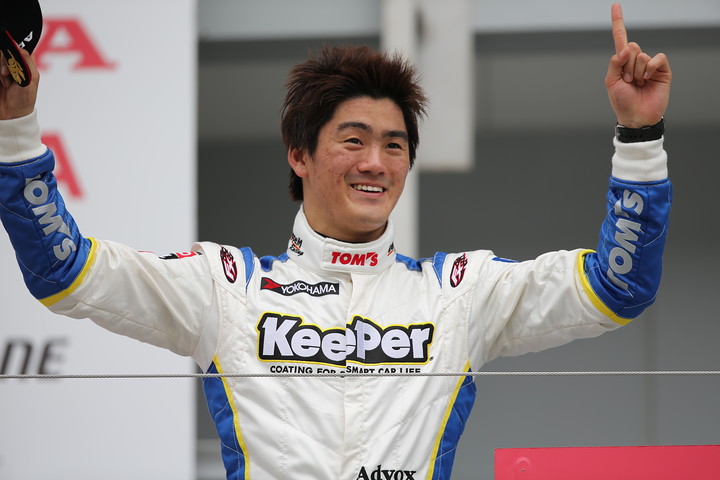 Nクラスで優勝した小河諒（KeePer TOM'S F306）