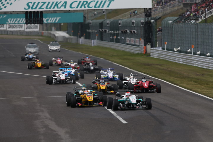 17周の決勝レースがスタートした