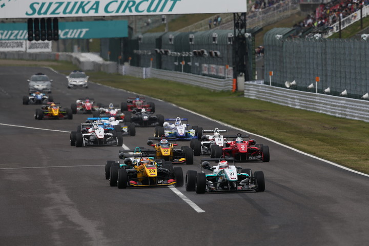 17周の決勝レースがスタートした