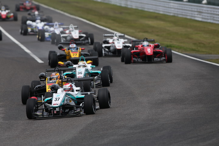 17周の決勝レースがスタートした