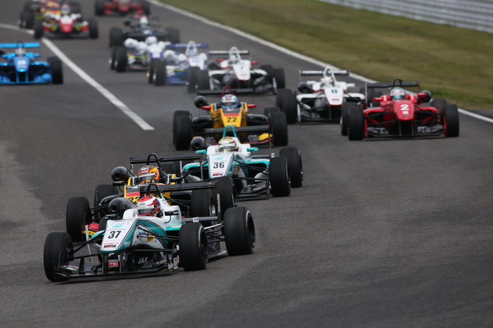 17周の決勝レースがスタートした