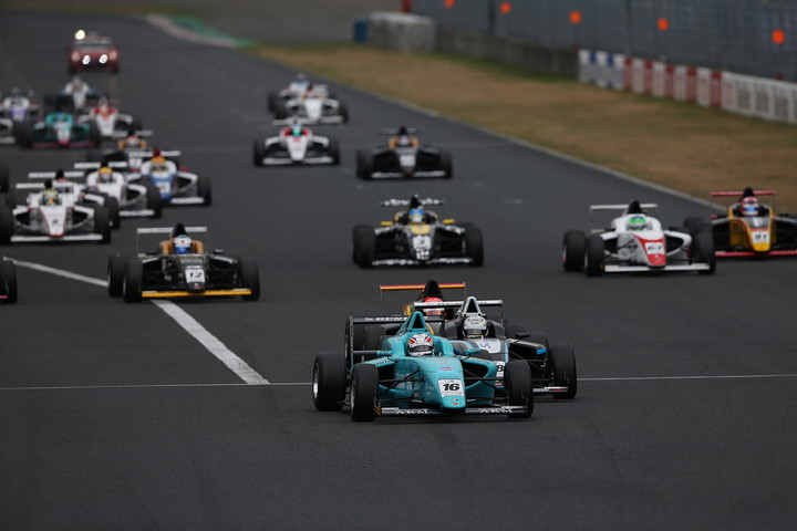 15周の決勝レースがスタートした