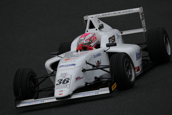 ポールポジションは坪井翔（FTRSスカラシップF4）