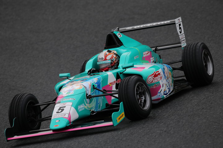 決勝3位は平木湧也（GSR初⾳ミクホリデー⾞検 F110）