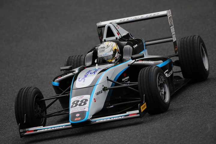 予選2位は川端伸太朗（SUCCEED SPORTS F110）